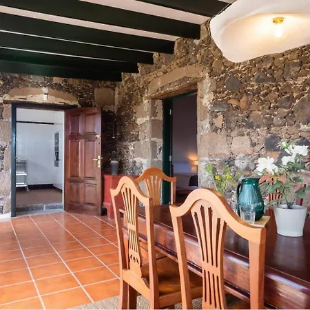 Casa Entre Vinedos En Masdache * Tías